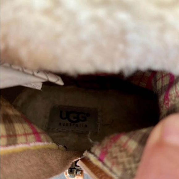 Ugg kids boots size 9c - Picture 6 of 8
